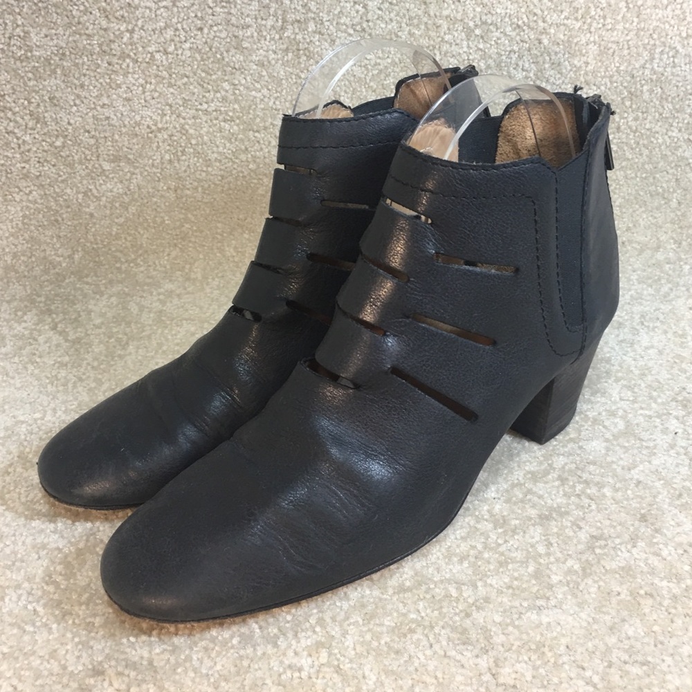 Aquatalia Cut Out Black Zip Booties sz 8.5 EUC